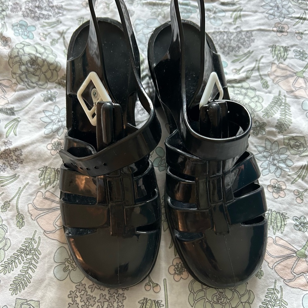 JuJu Black Sandals Closed Toe Fisherman Style
